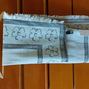 Ted Baker London Scarf / Wrap light grey with charcoal contrast